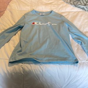 A long blue sleeve shirt